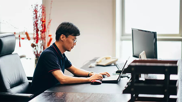 草莓视频IOS在线观看陸誌群