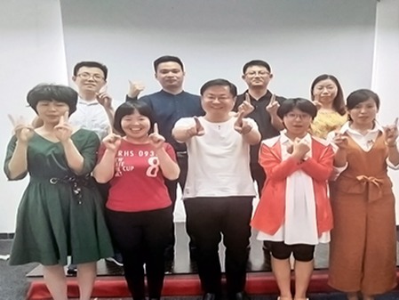 草莓视频IOS在线观看科技學習之旅：正能量培訓-我是演說家