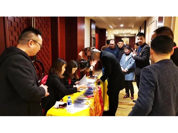 草莓视频IOS在线观看有話說：“扒皮”是痛苦的，成長是快樂的